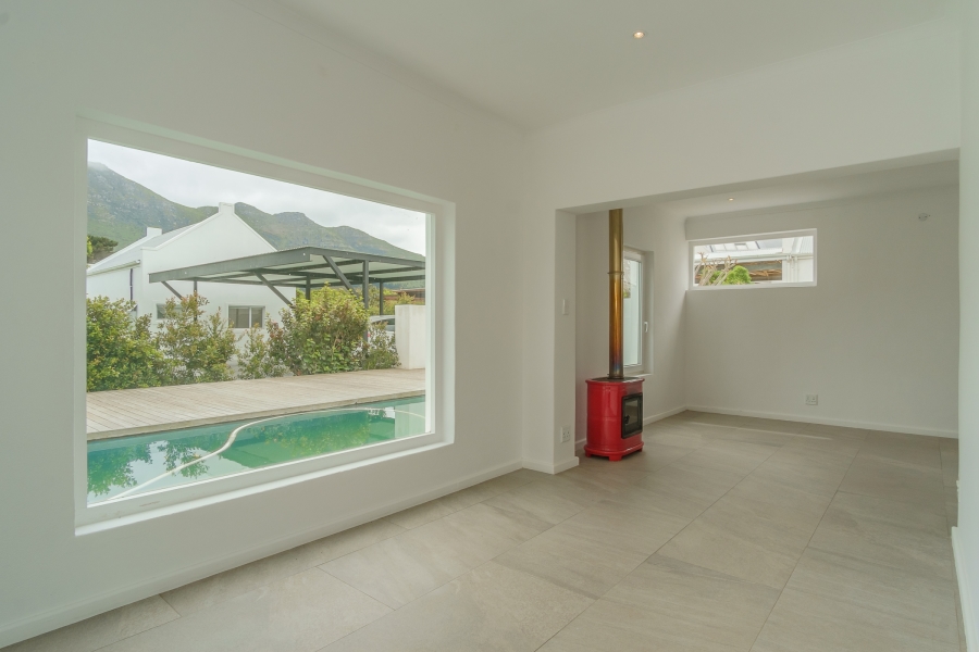 6 Bedroom Property for Sale in Meadowsteads Western Cape